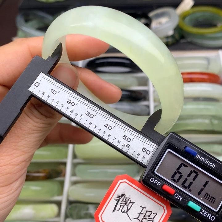 蛇纹石玉未镶嵌手镯714