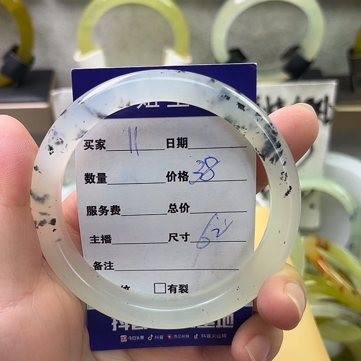 淡***…蛇纹石玉未镶嵌手镯