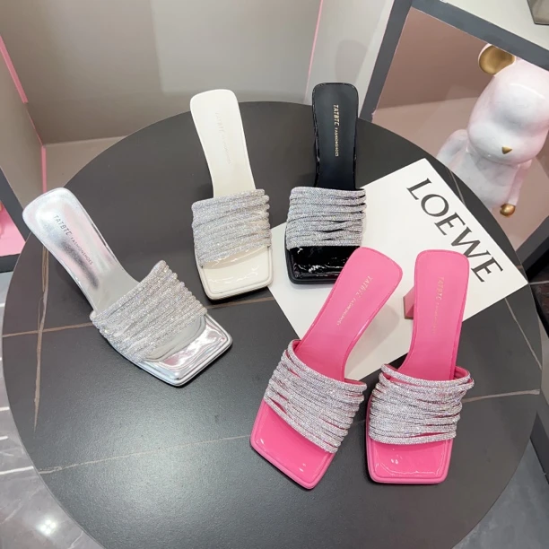 2025夏季新款时尚水钻方头露趾粗跟外穿高跟一字凉拖鞋011776