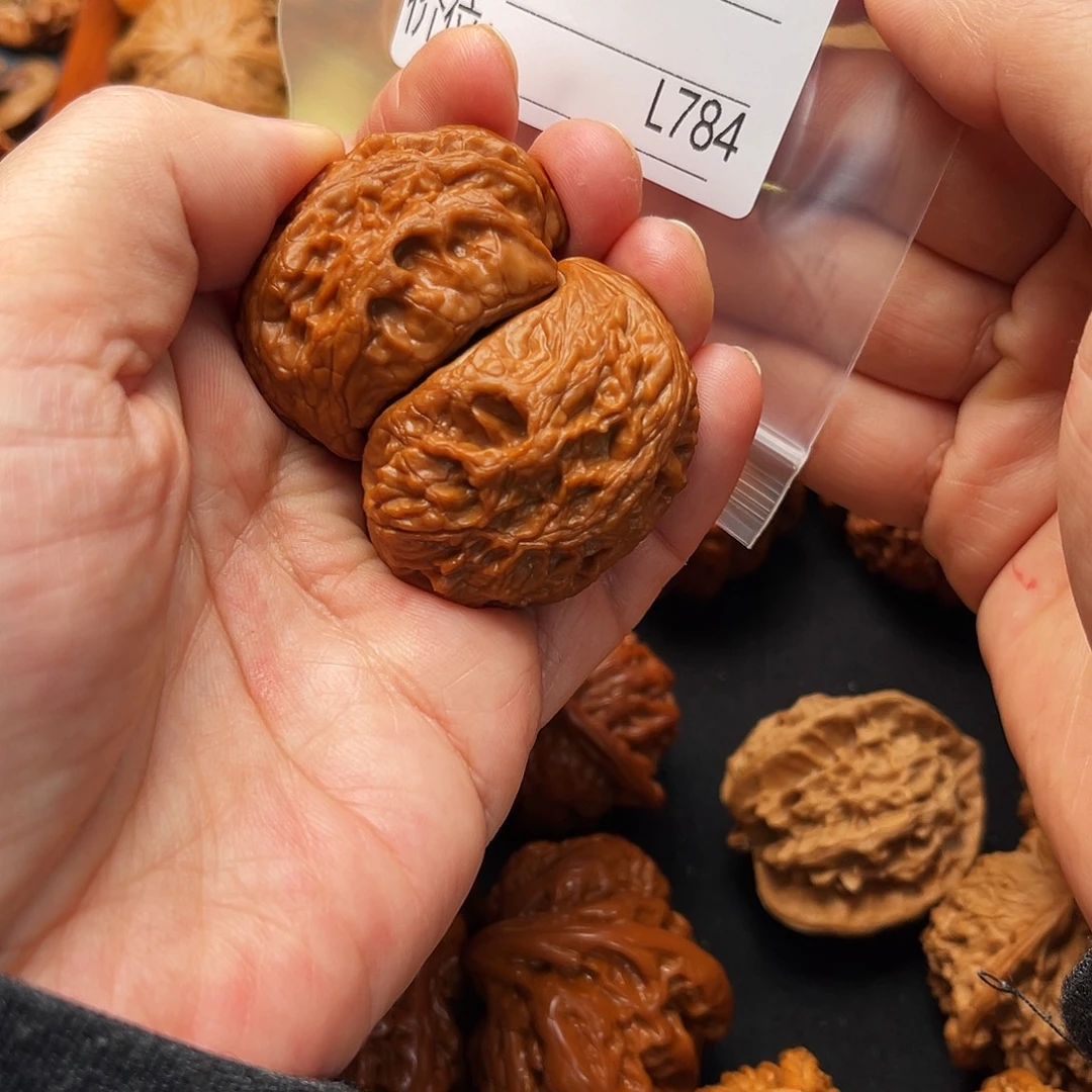 小***爸文玩核桃吊坠大估石霸王蛇