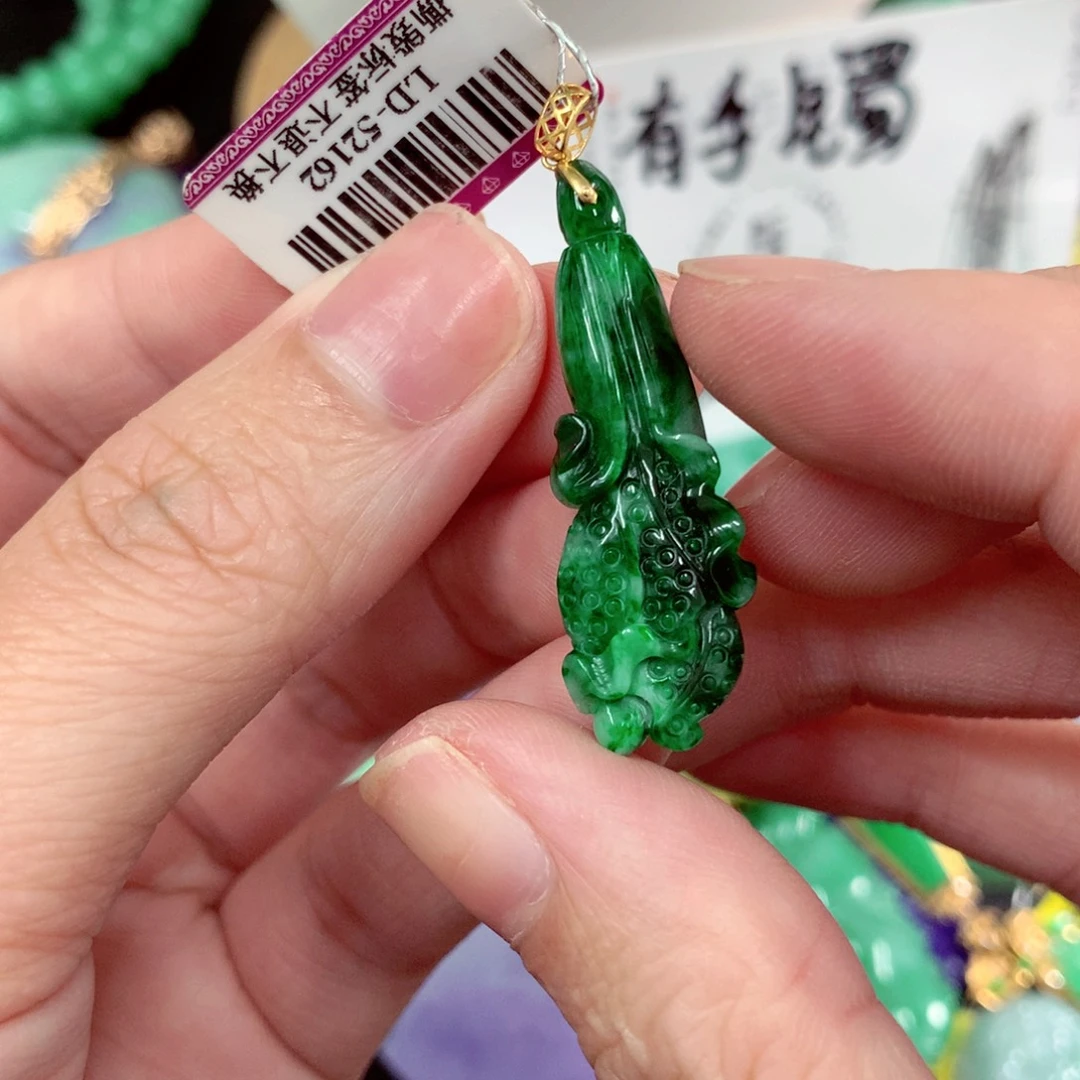 颈饰18K金镶嵌翡翠