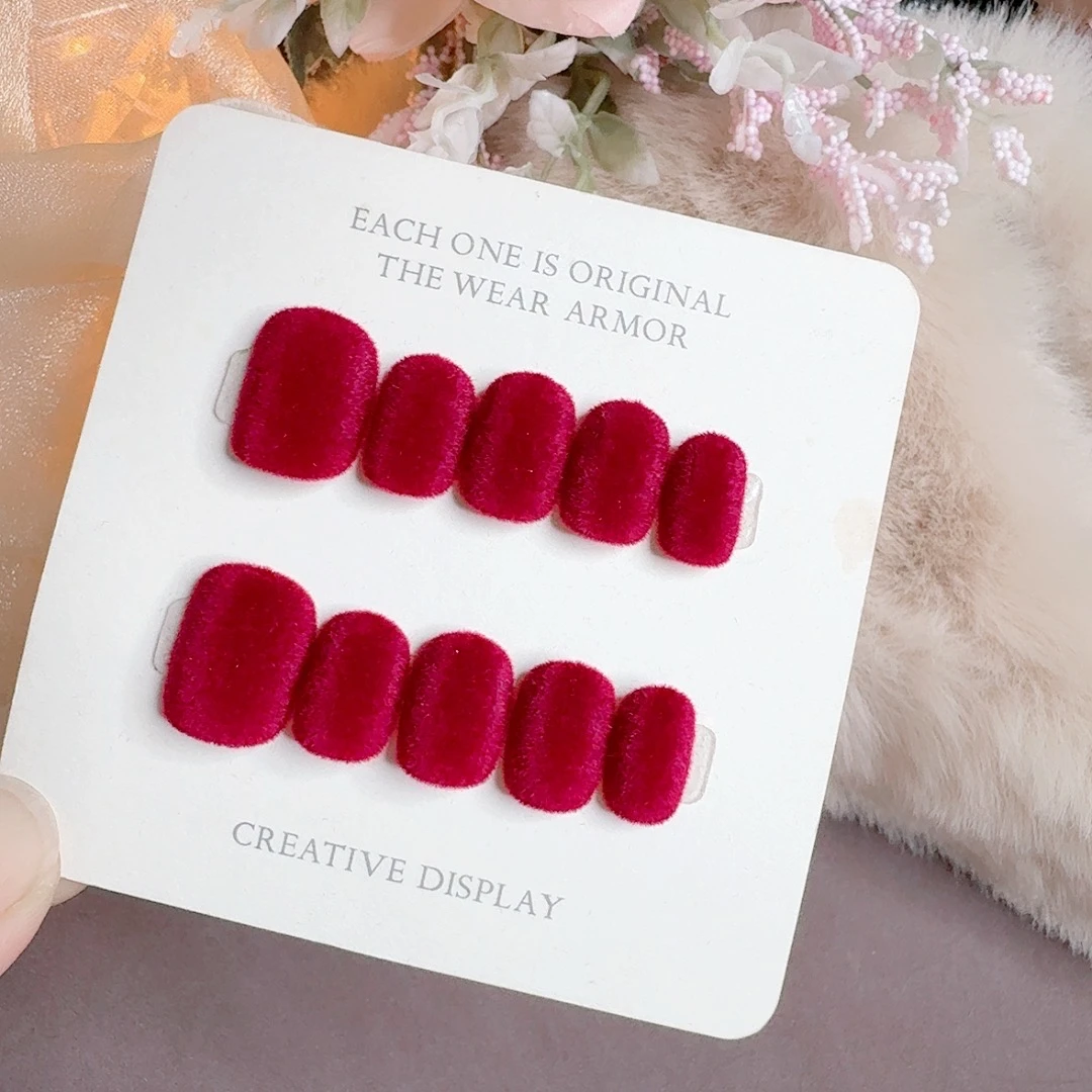 酒红色红丝绒穿戴甲秋冬植绒毛绒美甲显白高级感手工甲猫眼假指甲