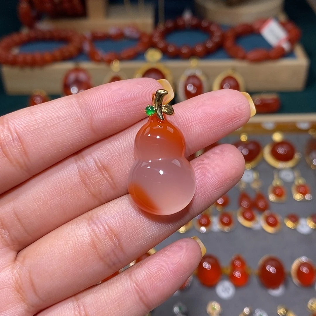 南红玛瑙18K金镶嵌颈饰