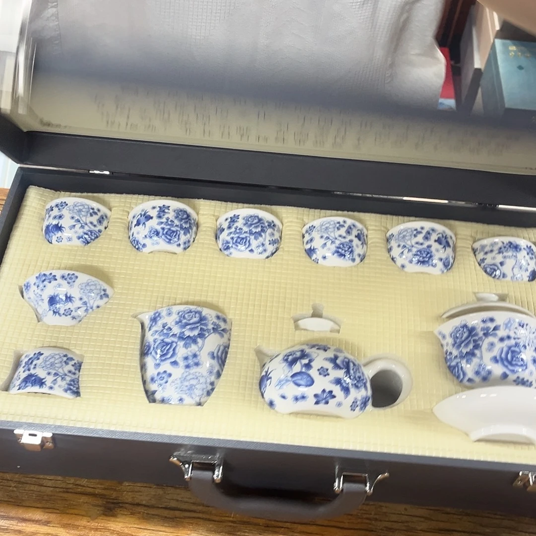 孤品茶具套装等。