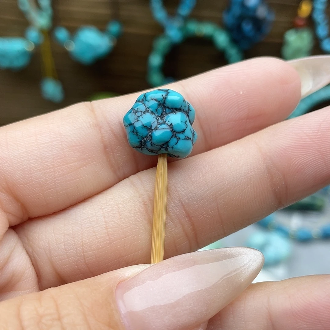 绿松石未镶嵌玉化乌兰花