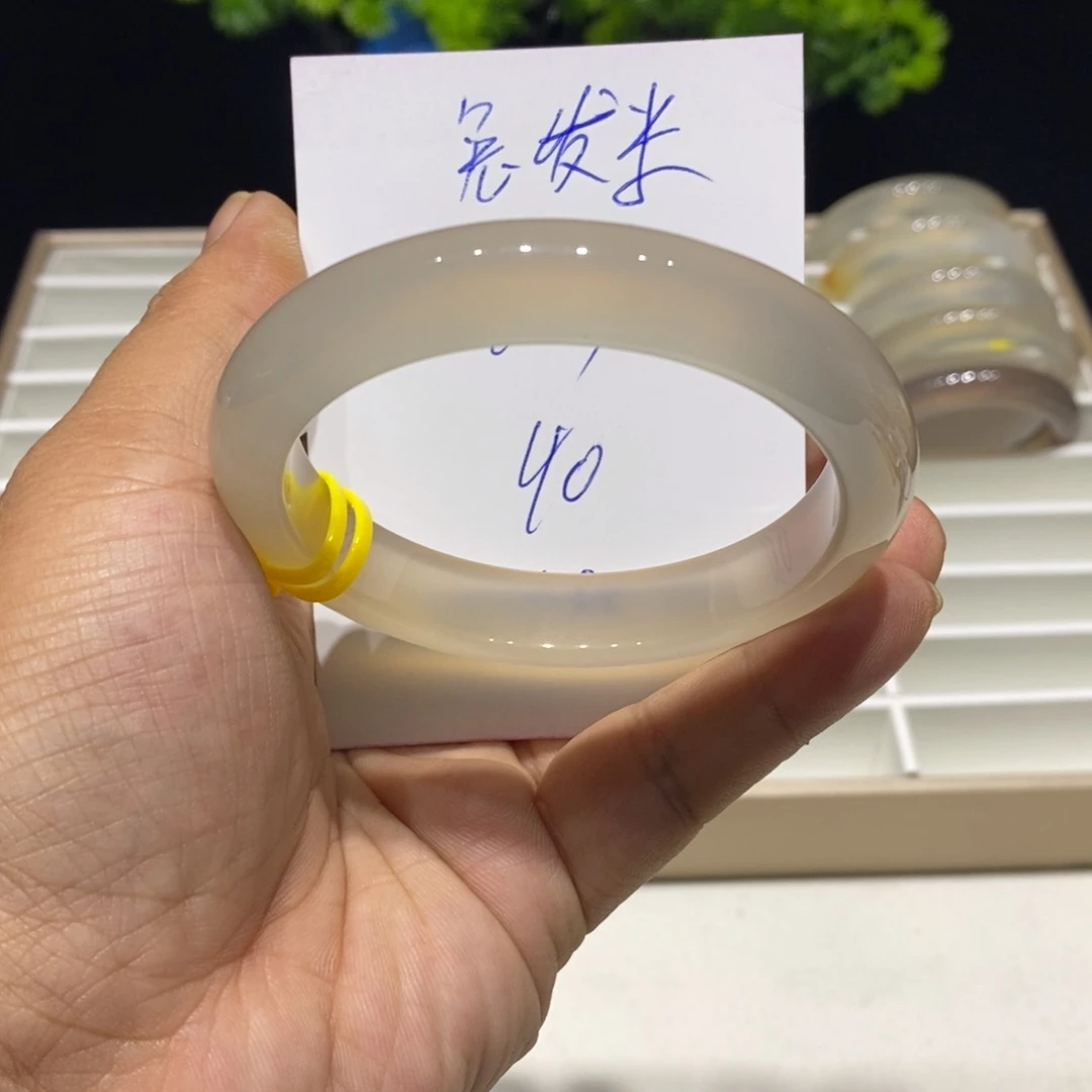 兔***财玛瑙/玉髓未镶嵌手镯