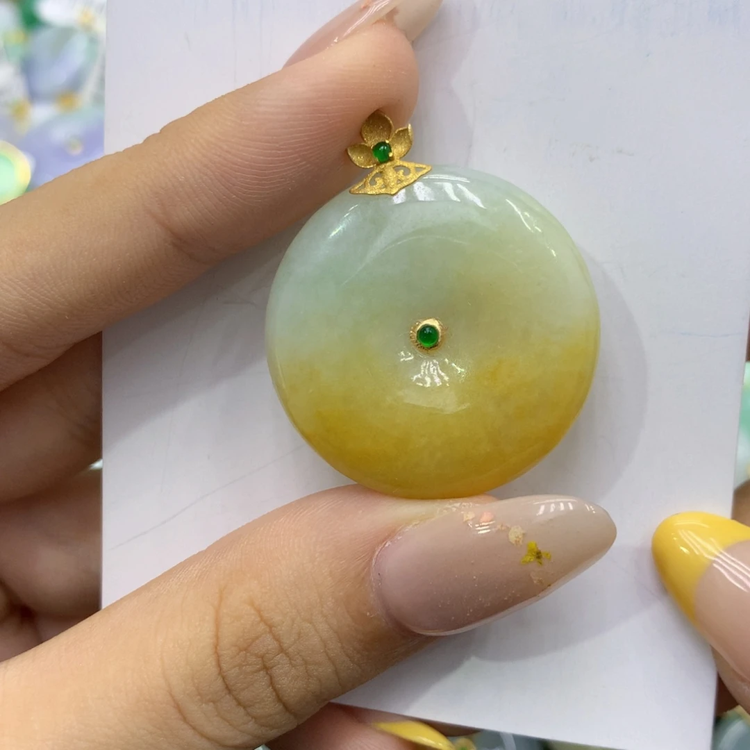 颈饰18K金镶嵌翡翠