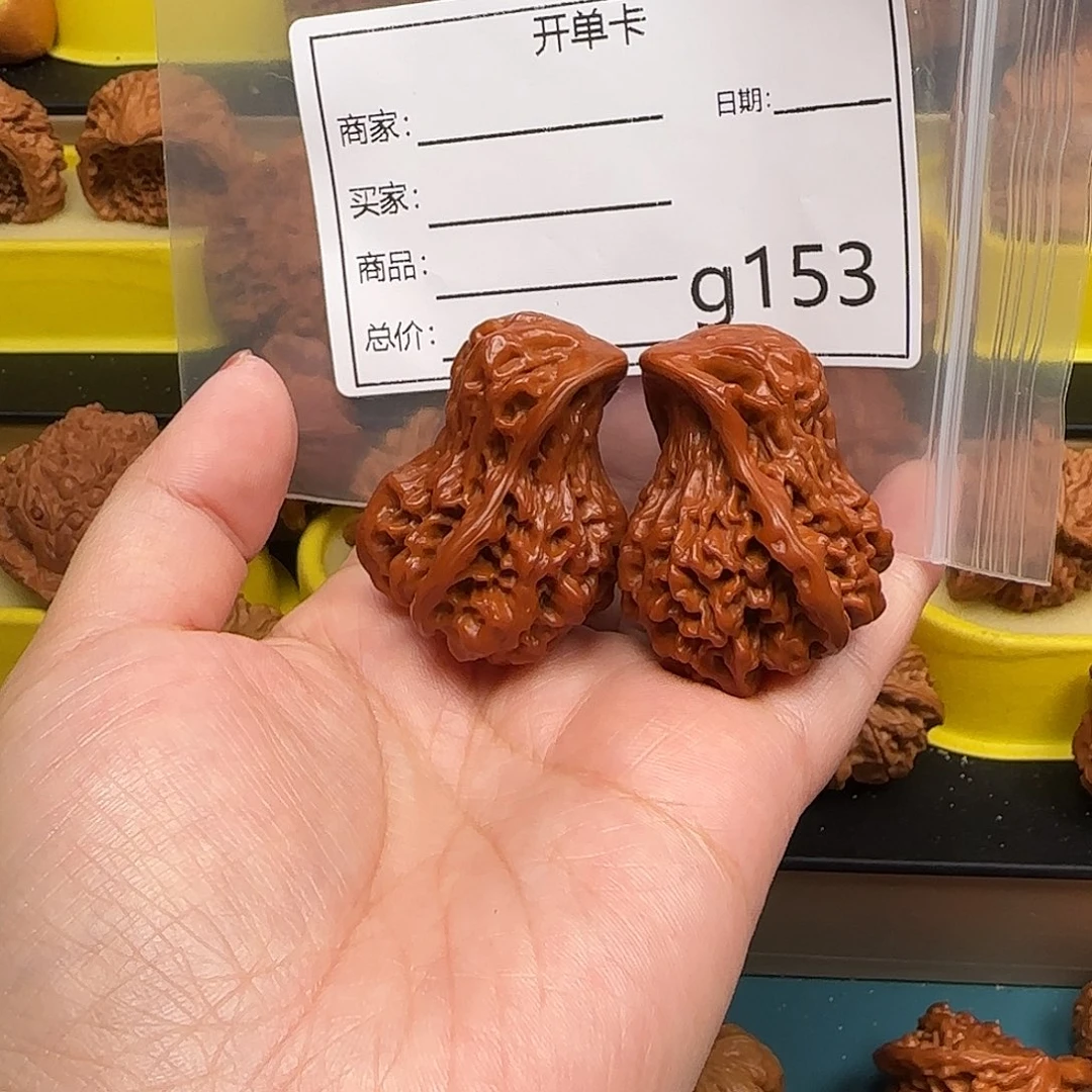戈***徐橄榄核吊坠文玩的