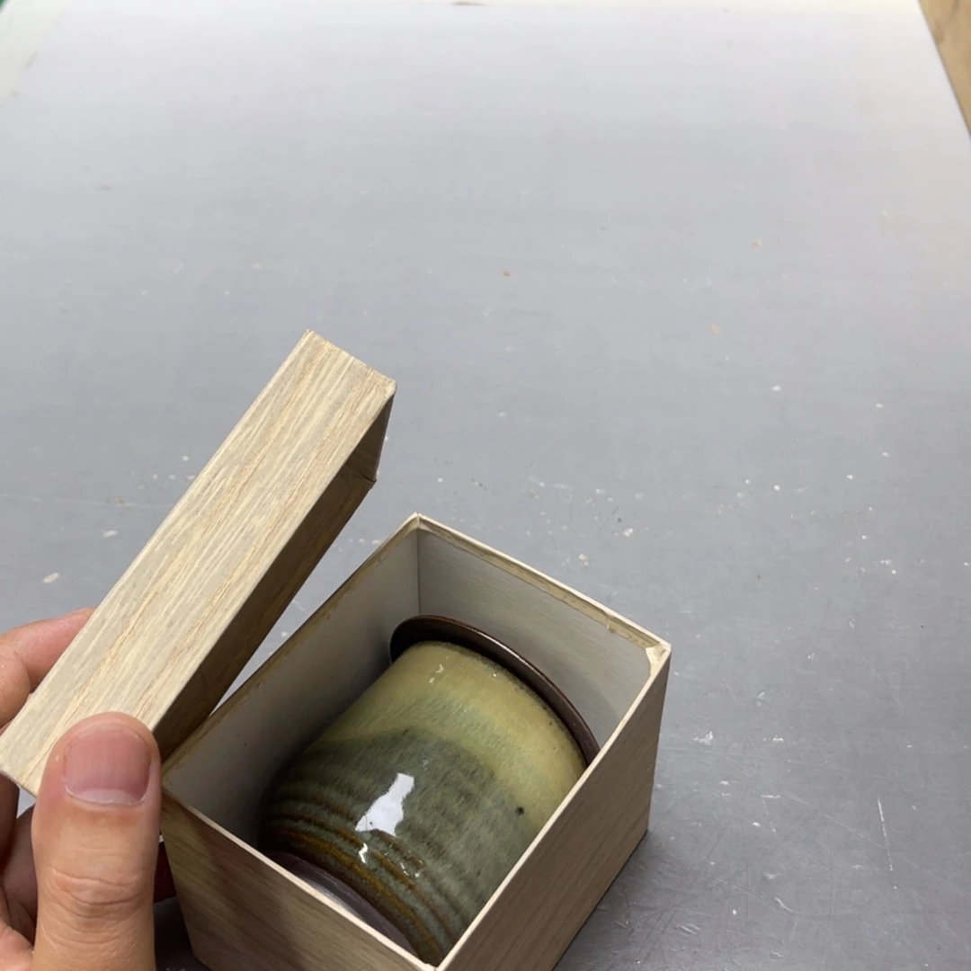 L***糖瓷片密密麻麻地铺满一