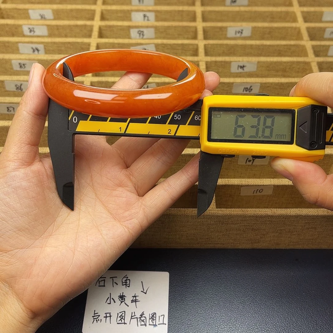 未镶嵌石英质玉（黄龙玉）手镯茄山老油料81号