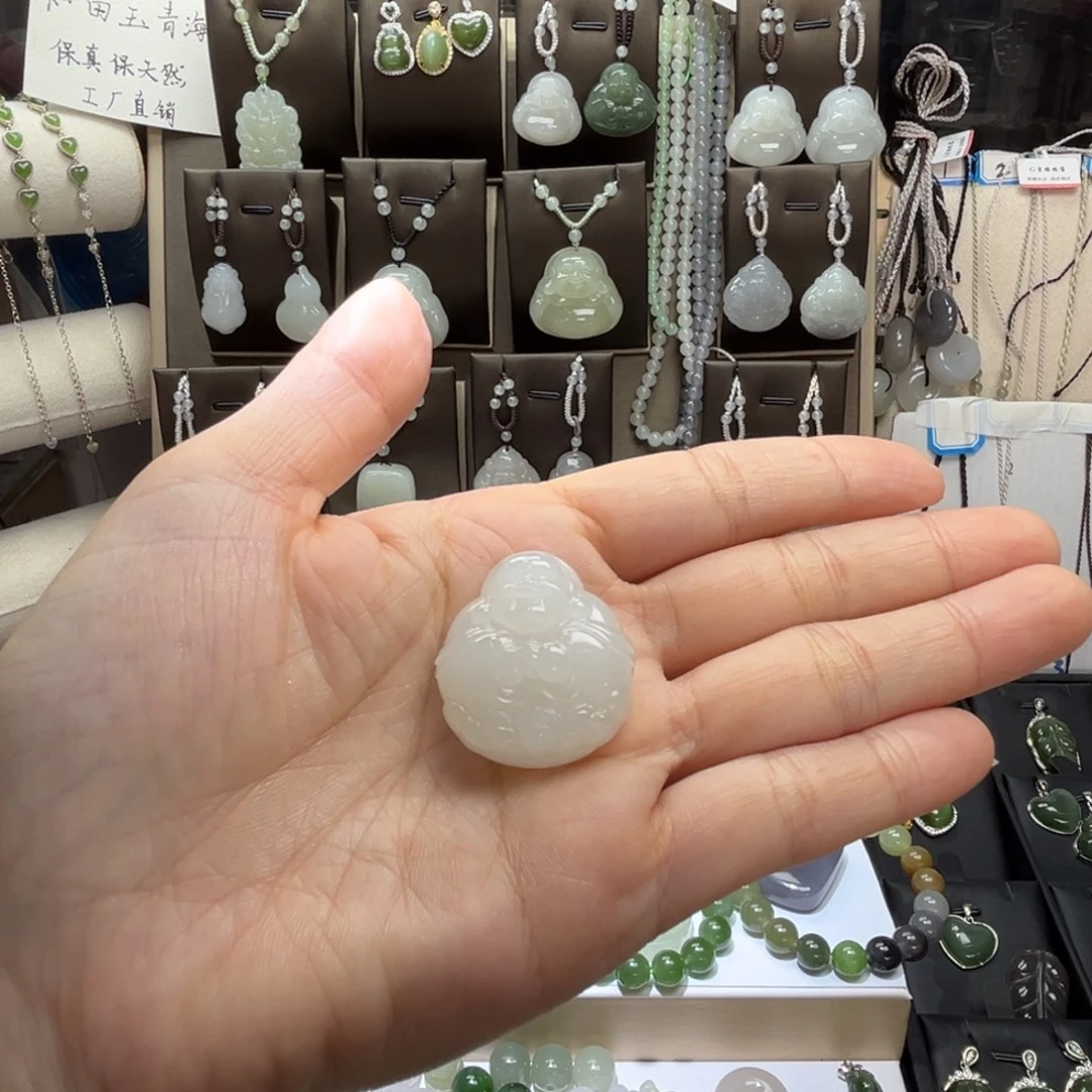 浅***狗颈饰未镶嵌和田玉