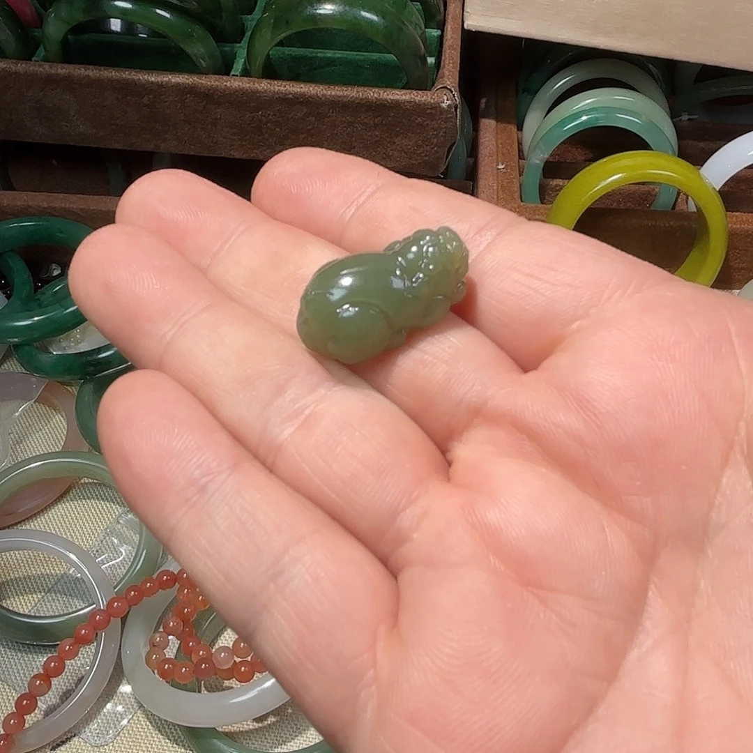 宠***奶和田玉未镶嵌颈饰