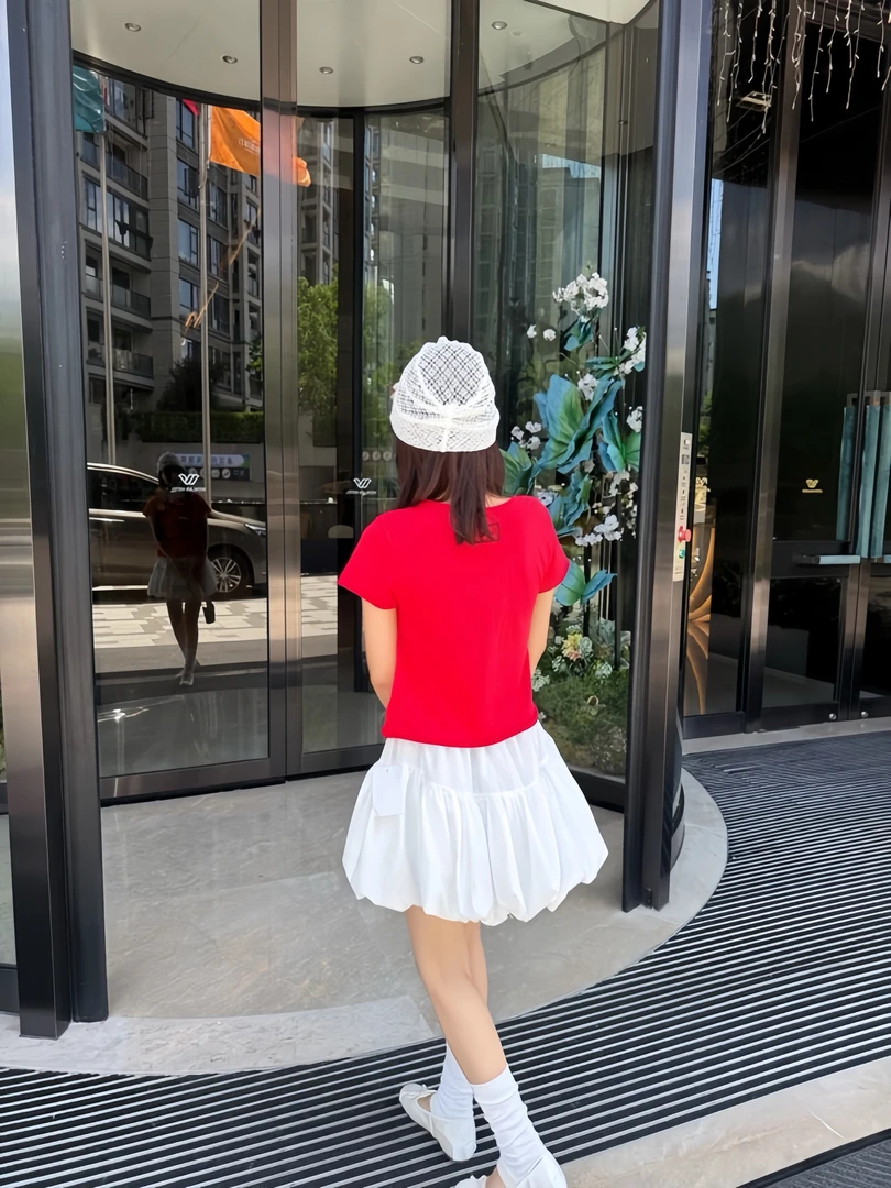 【肉肉小兔】  人手一件  基础款卷边小T