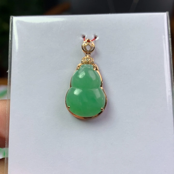 翡翠18K金镶嵌颈饰