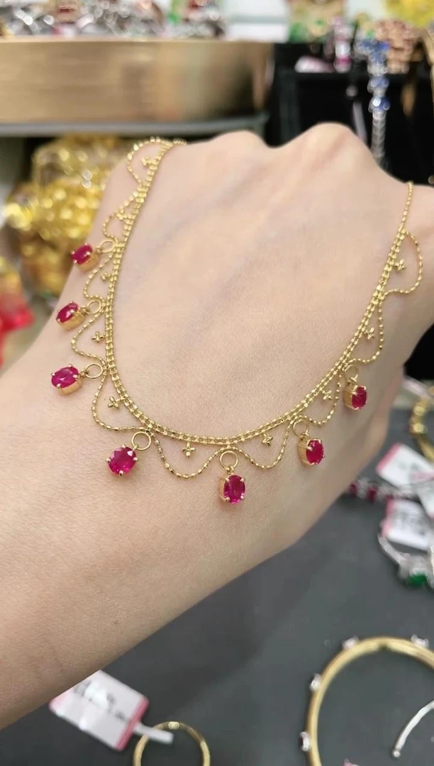18K金镶嵌天然红宝石项链蕾丝