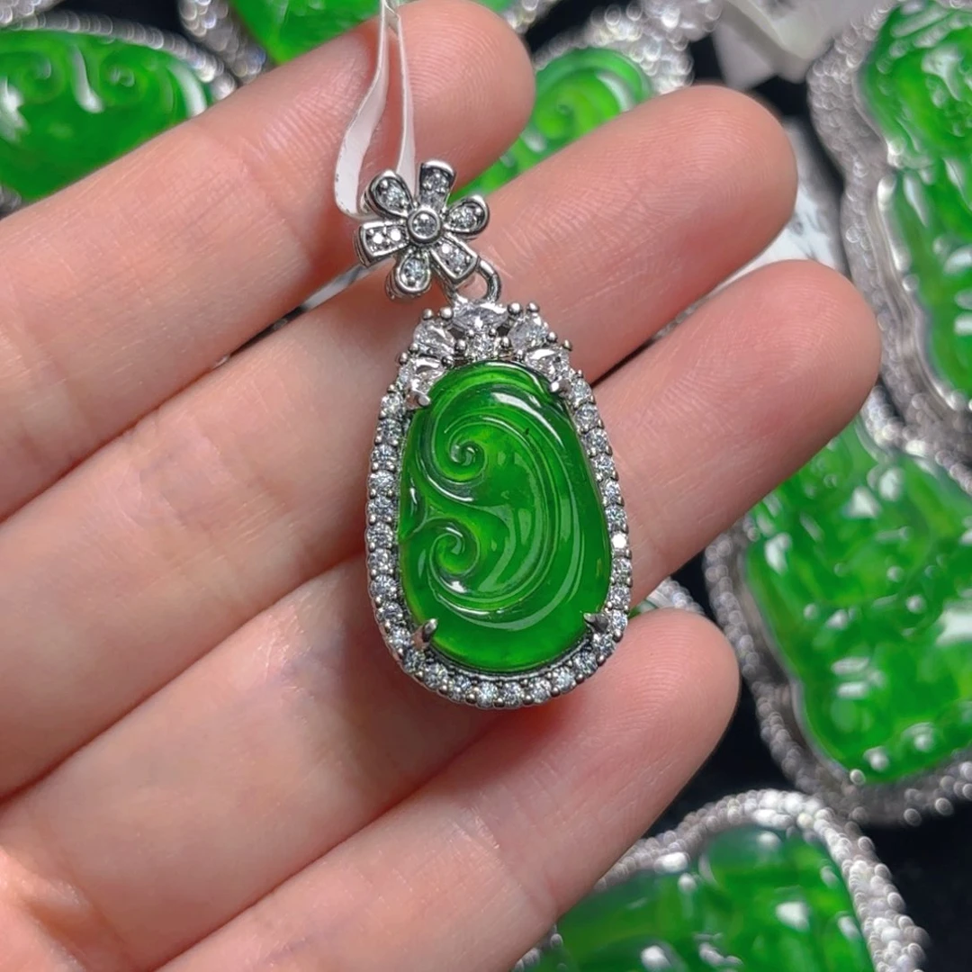 翡翠颈饰未镶嵌如意