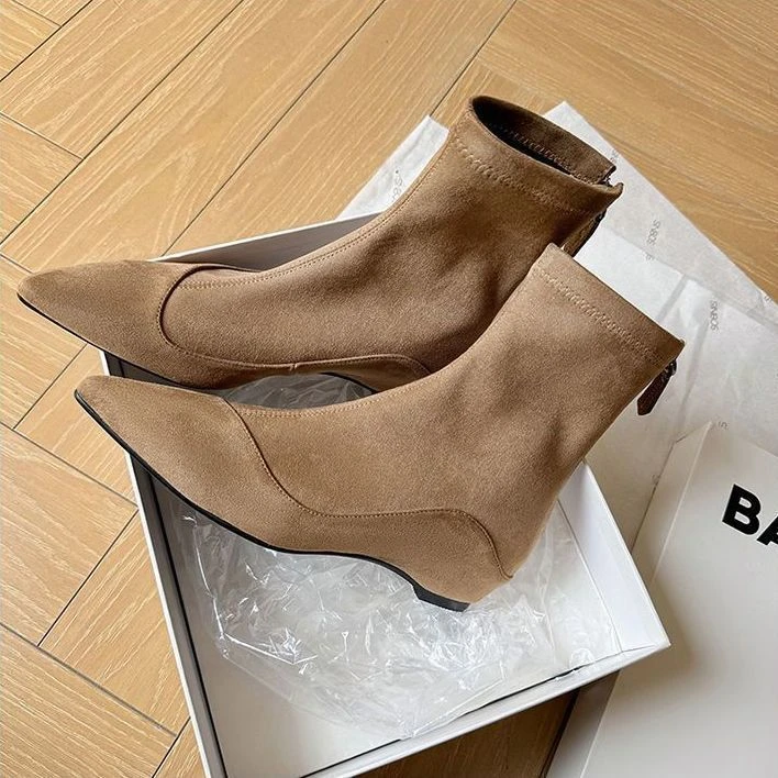 UHCK小个子增高显瘦弹力靴2025年秋冬新款绒面短靴百搭拼接尖头瘦