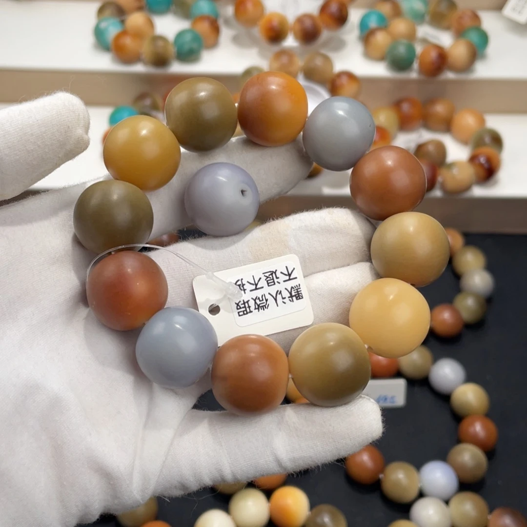 白玉菩提吊坠曹**、干磨