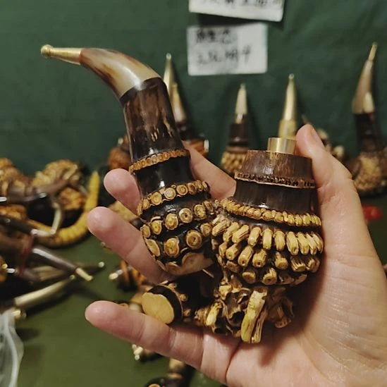 梁***魔贵州特色竹根烟斗工艺品手把件还是