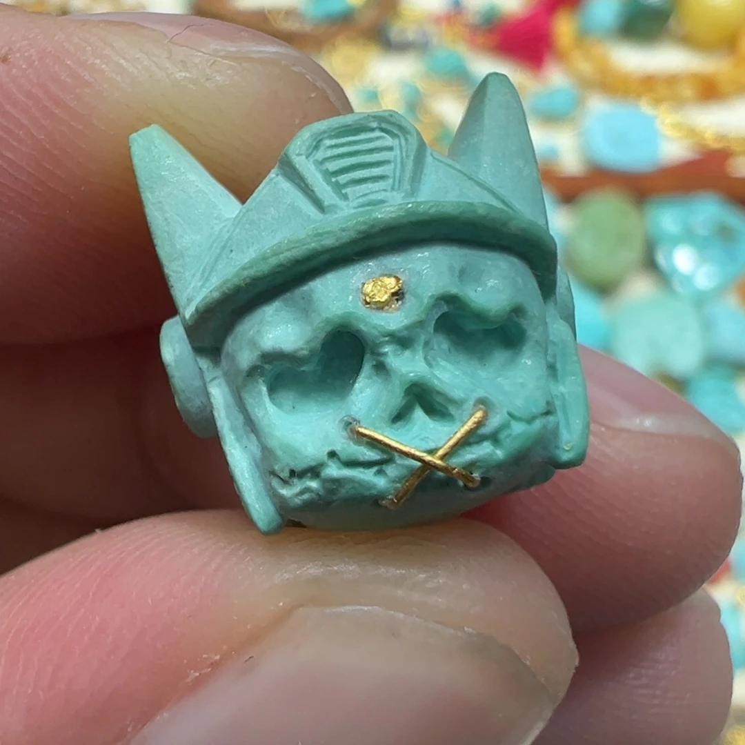 绿松石未镶嵌颈饰