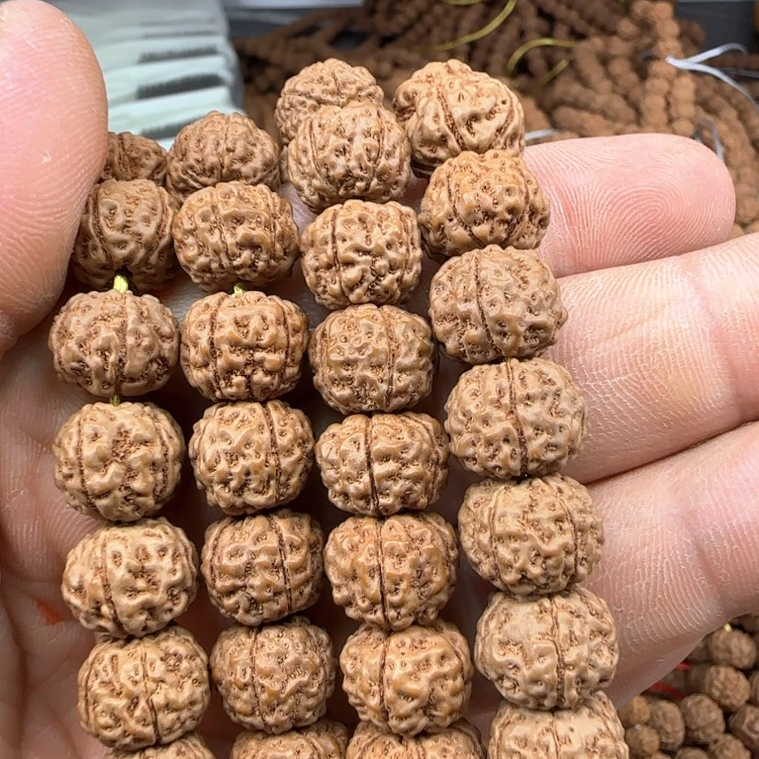 依***初吊坠金刚菩提大马蜂