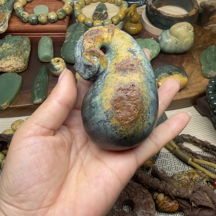 未镶嵌岫岩河磨玉（透闪石质玉）珠宝奇石