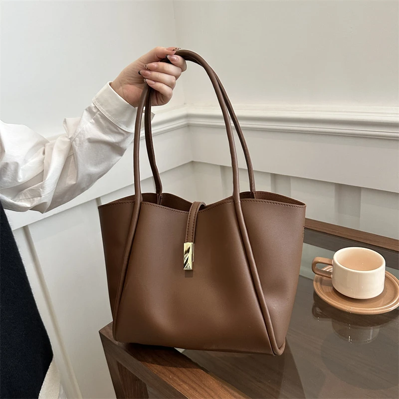 今年流行包包女2025秋冬女包单肩通勤包大容量子母包高级感托特包