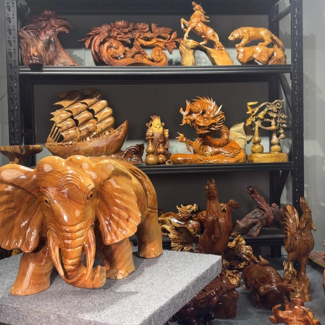 拾***店木香樟木大象桌面摆件