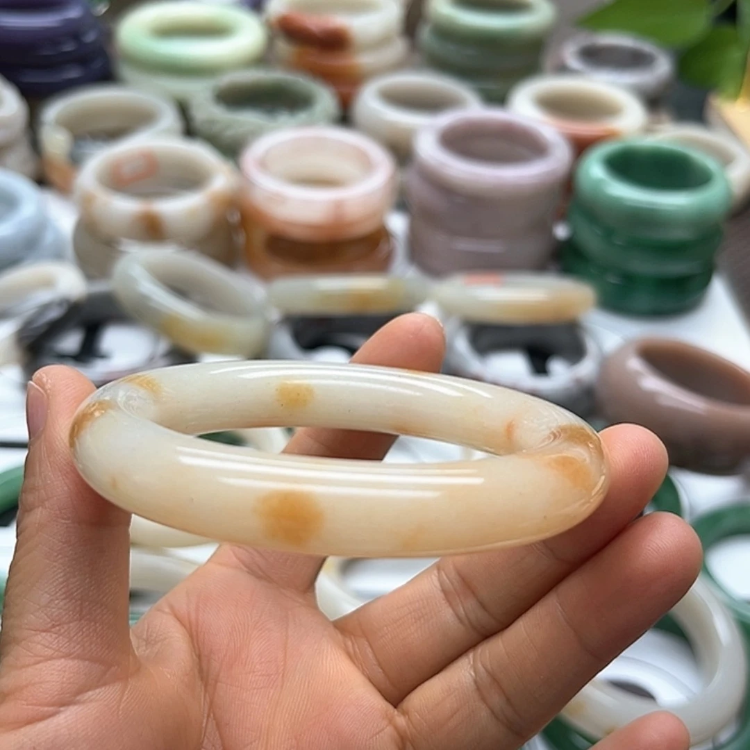 【闪购商品】石英质玉手镯未镶嵌少****话天然桂花糕放漏