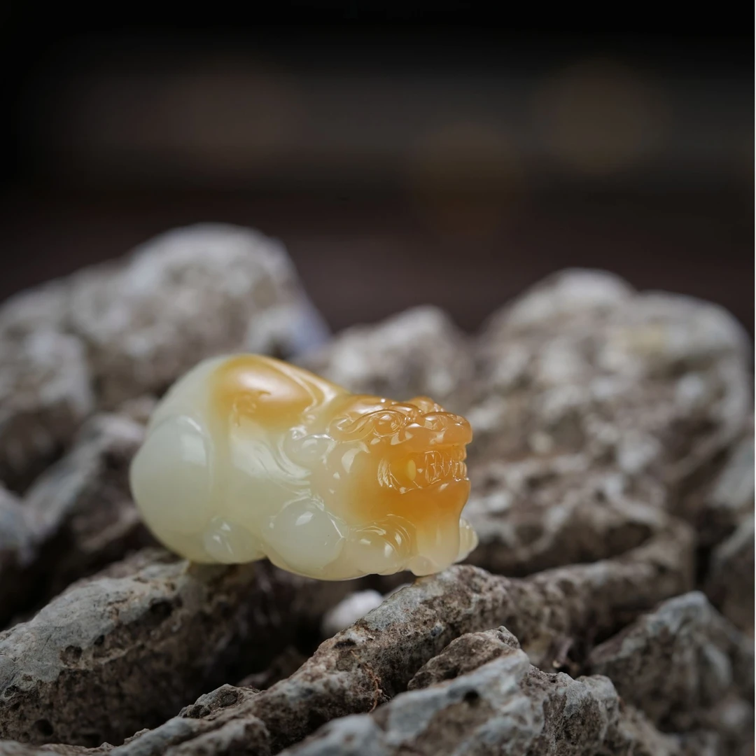 毕业级 且末一口糖精雕貔貅吊坠 H19351 孤品一物一拍
