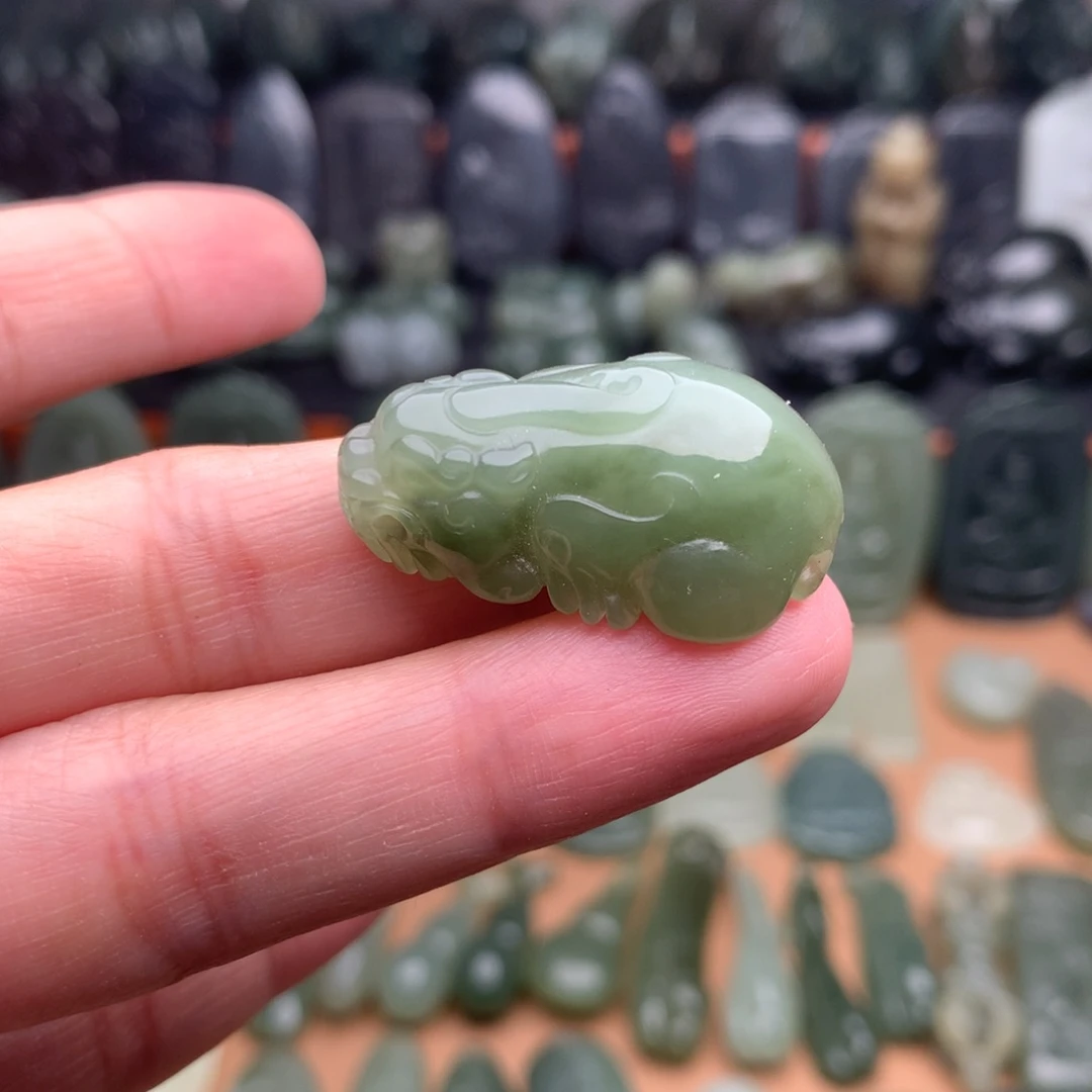 和田玉未镶嵌颈饰挂件43