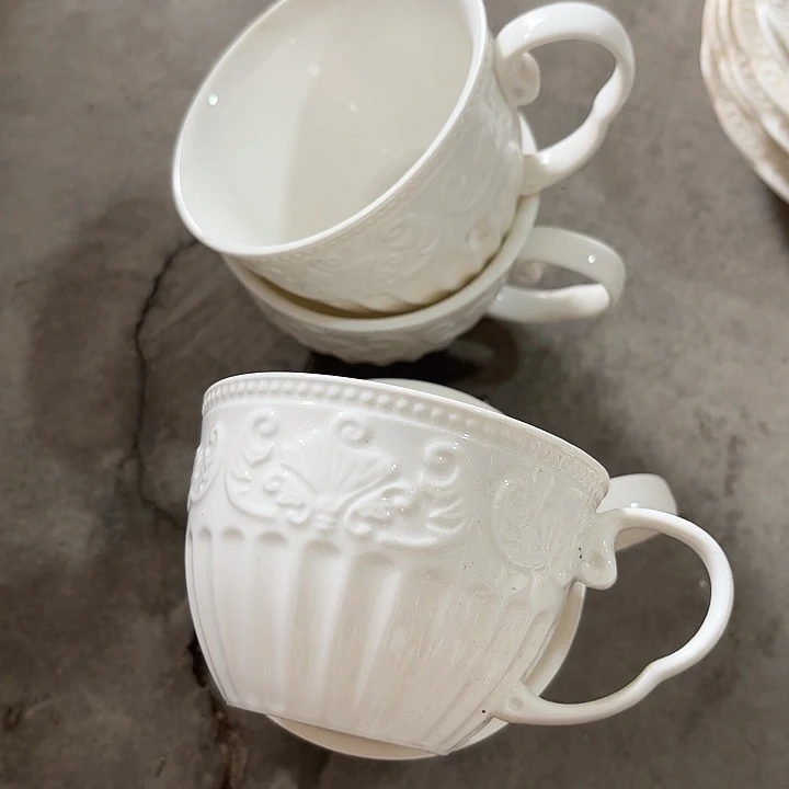 碟微瑕介意勿拍……6个杯子