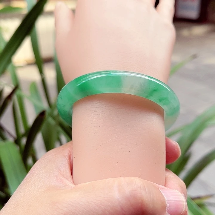 石英质玉未镶嵌手镯