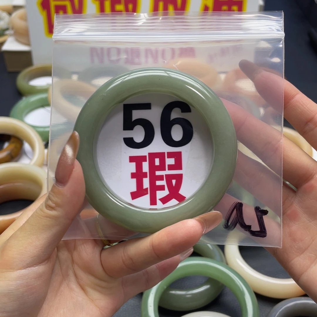 未镶嵌手镯石英质玉