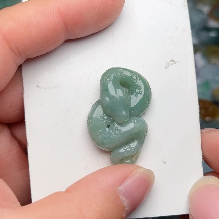 翡翠颈饰未镶嵌蛇