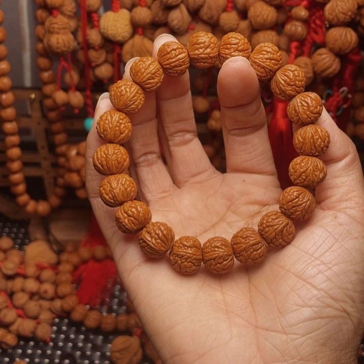 峰***下木质类龙纹桃枭挂件