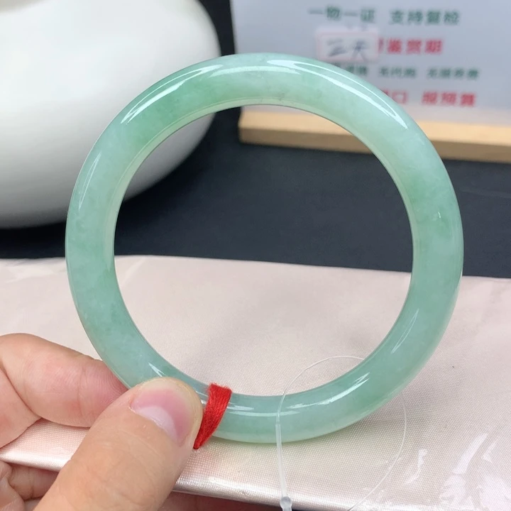 翡翠手镯未镶嵌58圈满绿圆条翡翠手镯