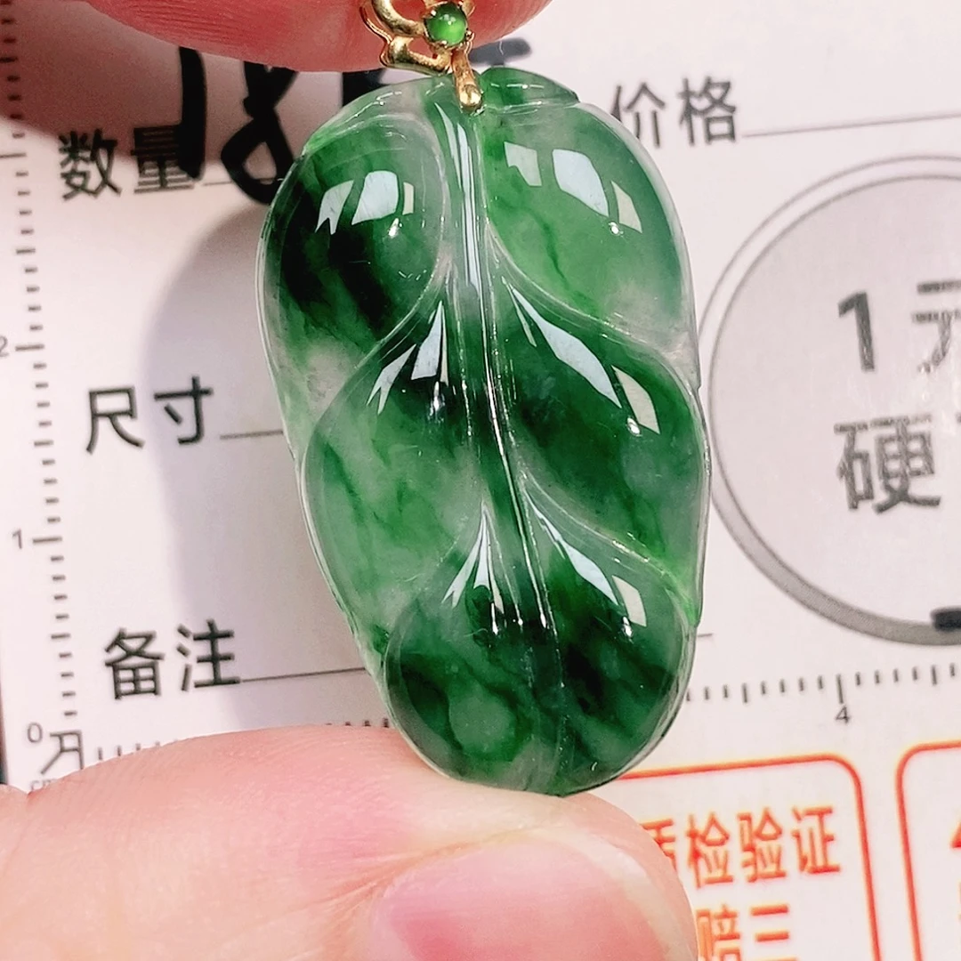 颈饰18K金镶嵌翡翠
