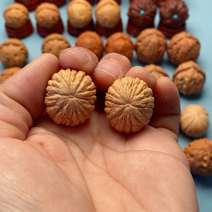 文玩核桃把件精品文玩核桃手捻猴元