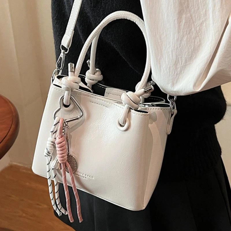 手拎时尚简约水桶包女2025休闲新款菜篮子百搭单肩包高级感斜挎包