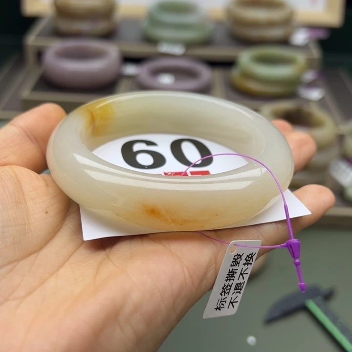 石英质玉未镶嵌手镯
