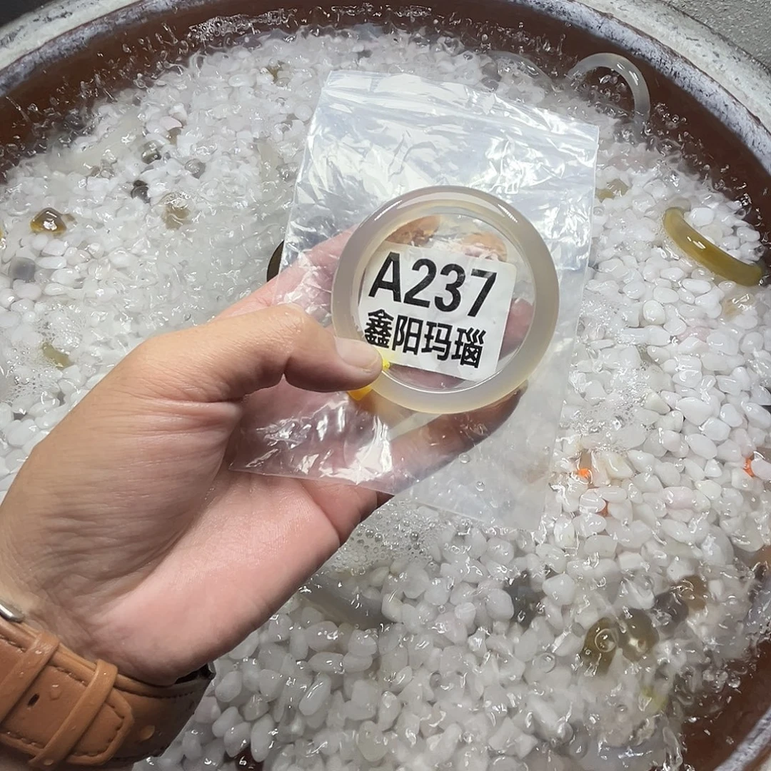 静***儿手镯玛瑙/玉髓未镶嵌