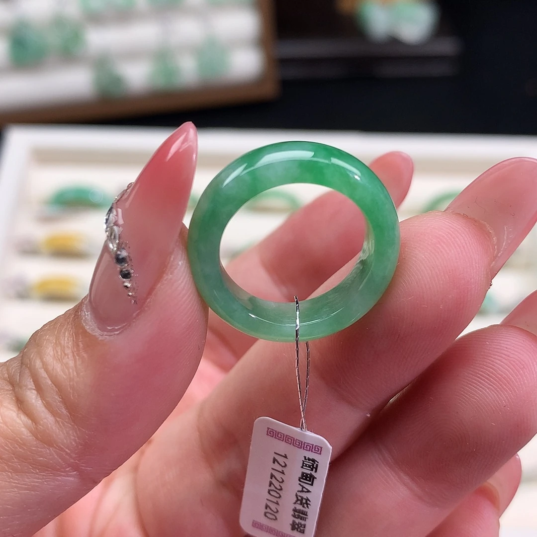 翡翠未镶嵌戒圈戒圈