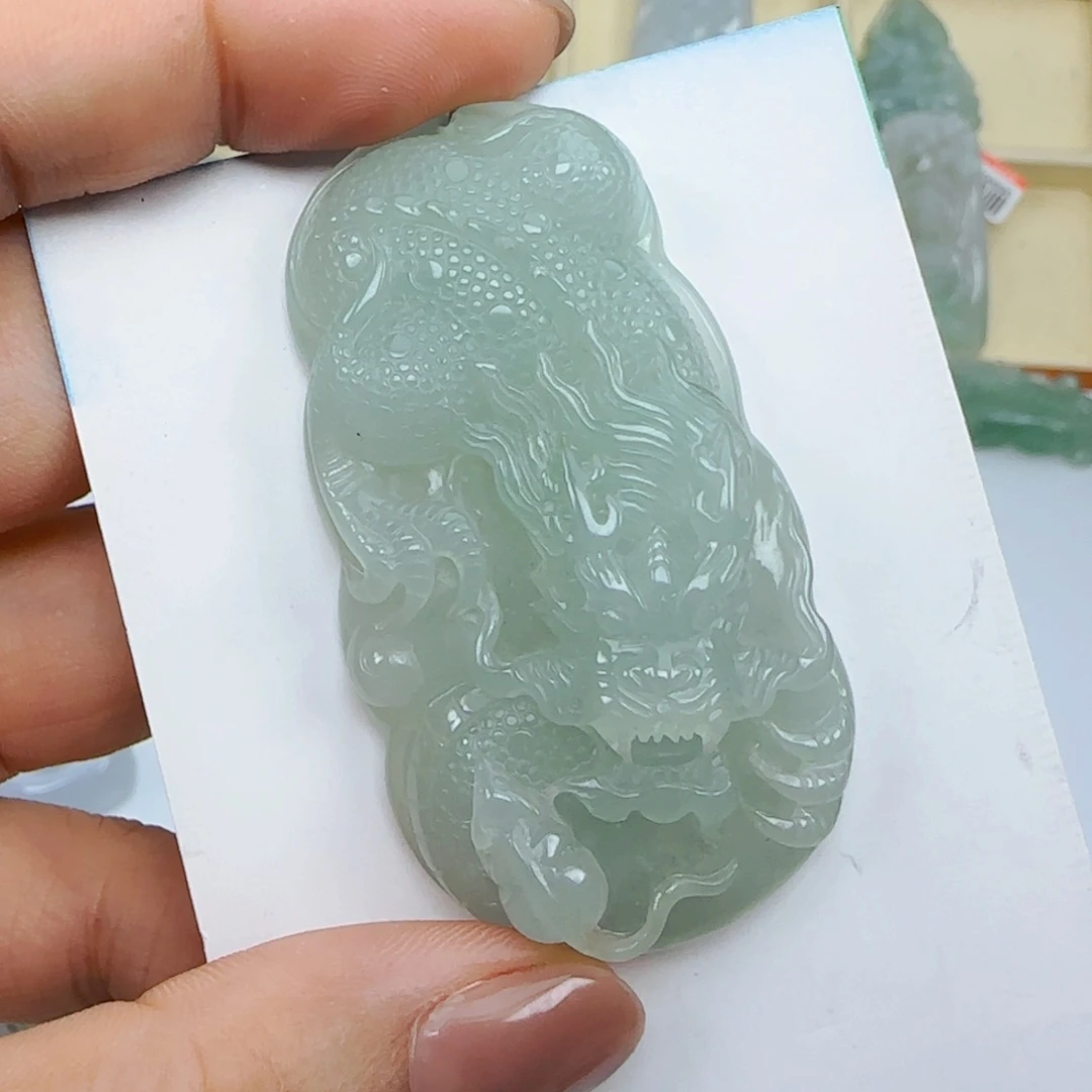 洛***青翡翠未镶嵌颈饰