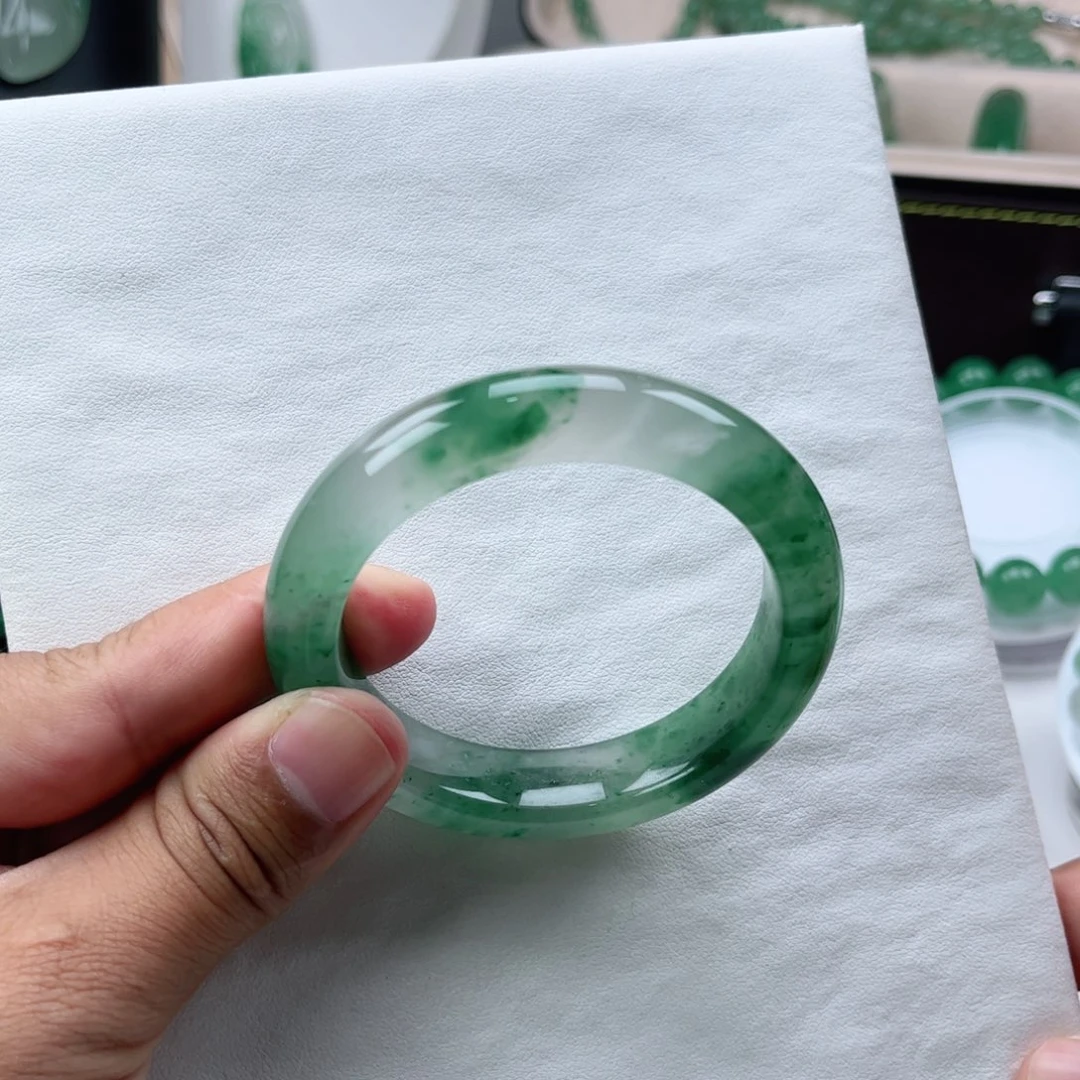 石英质玉（非洲翠）未镶嵌手镯52