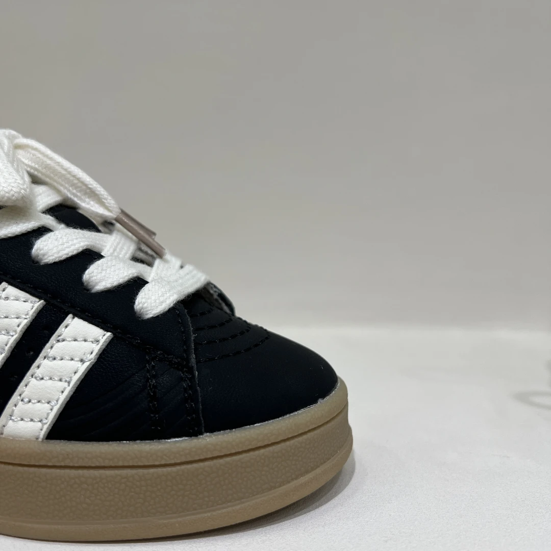 新款百搭轻便儿童休闲运动板鞋82635