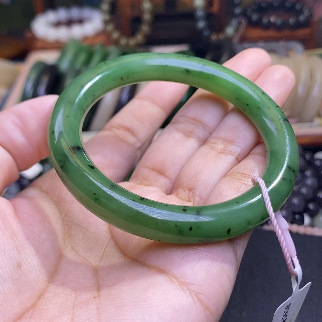 和田玉未镶嵌颈饰乌兰海猕猴桃苹果绿手镯56