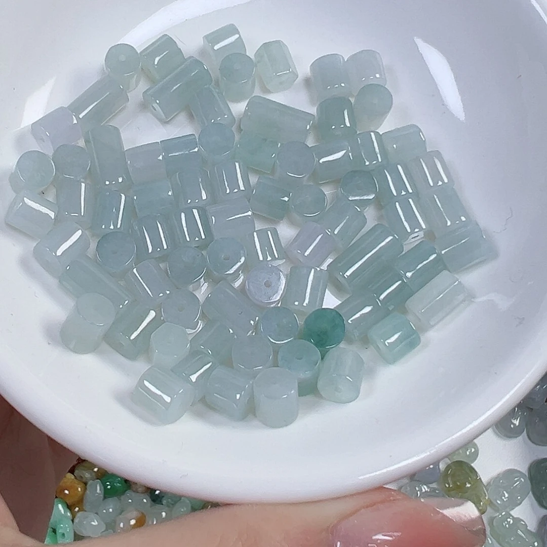 翡翠散珠桶珠两根，可挑