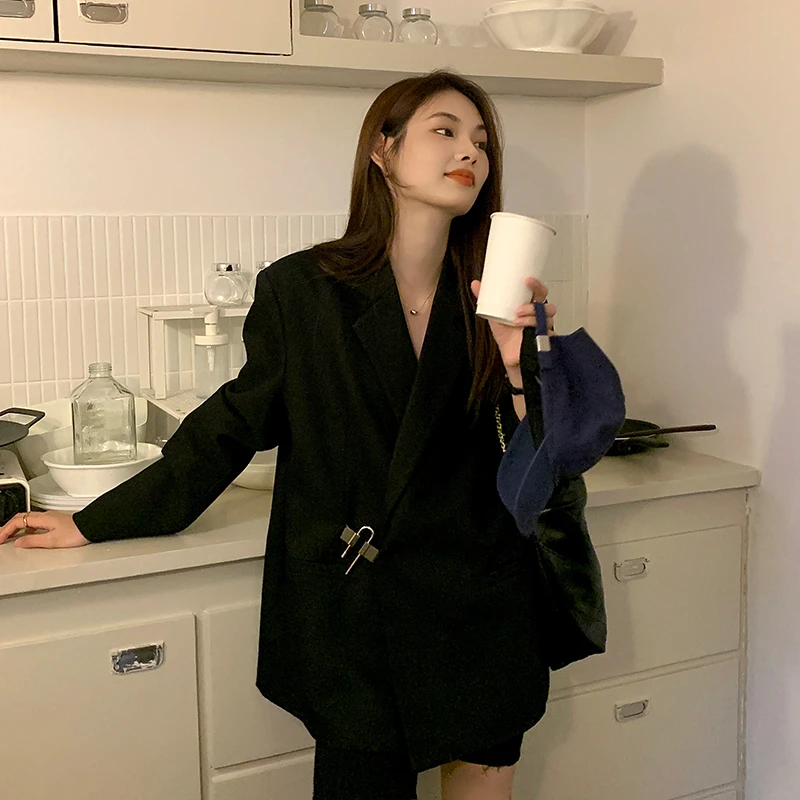 法式中长款黑色西装2025秋冬季新款赫本风锁扣设计感小外套西服女