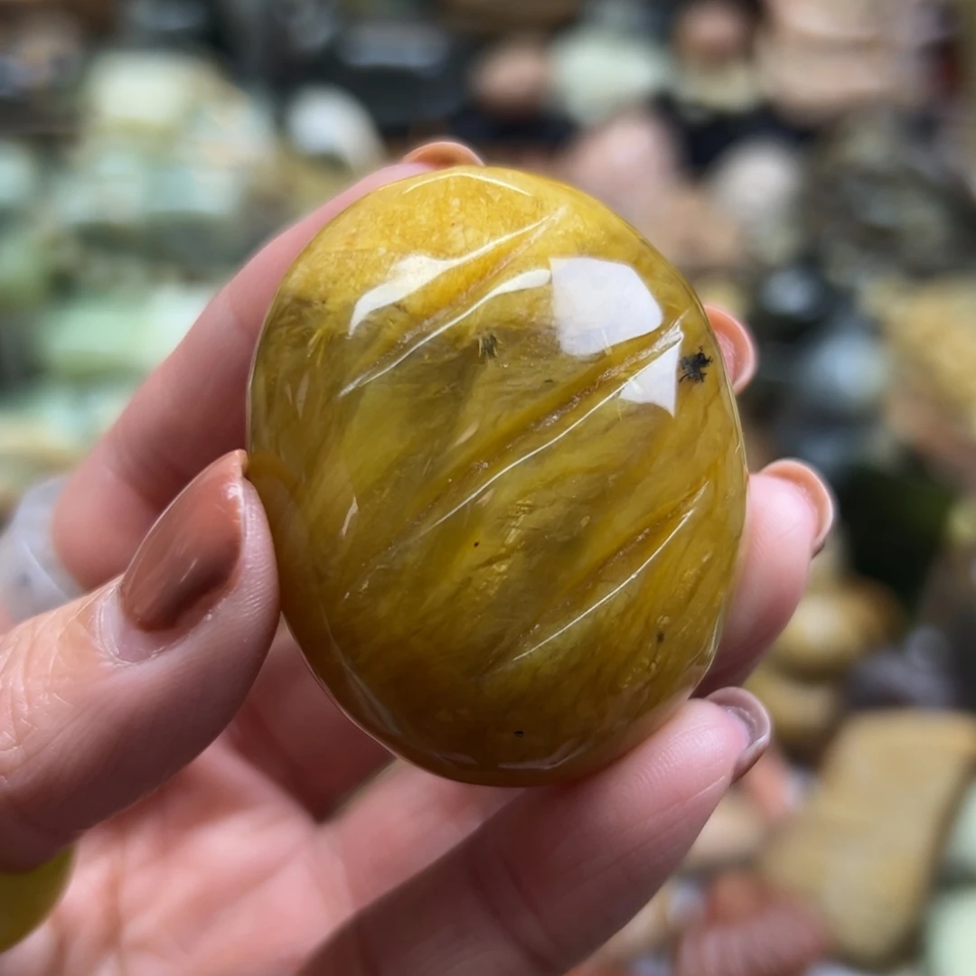 岫玉未镶嵌颈饰辽阳料面包水草